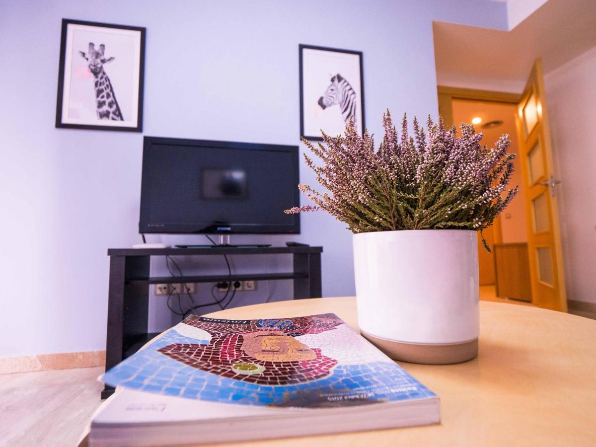 Two Bedroom Stylish Studio, 5 Minutes Walk From The Beach 료렛 드 마르 외부 사진