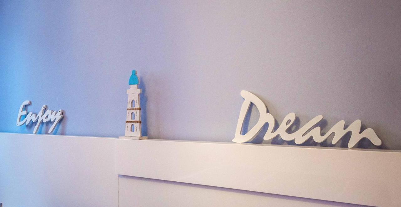 Two Bedroom Stylish Studio, 5 Minutes Walk From The Beach 료렛 드 마르 외부 사진